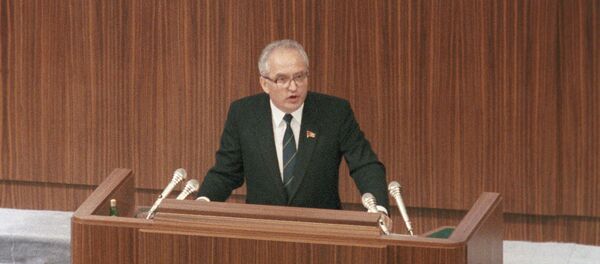 1-й секретарь ЦК Компартии Армении Сурен Арутюнян выступает с докладом (30 мая 1989). Москвa 1-й секретарь ЦК Компартии Армении Сурен Арутюнян выступает с докладом (30 мая 1989). Москвa - Sputnik Արմենիա