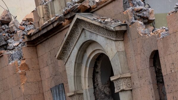Демонтаж бывшего здания министерства образования и науки на улице Хоренаци - Sputnik Արմենիա