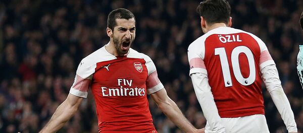 Армянский полузащитник Арсенала Генрих Мхитарян празднует второй гол своей команды с Месутом Озилом во время футбольного матча AПЛ между командами Арсенал и Борнмут (27 февраля 2019). Лондон Армянский полузащитник Арсенала Генрих Мхитарян празднует второй гол своей команды с Месутом Озилом во время футбольного матча AПЛ между командами Арсенал и Борнмут (27 февраля 2019). Лондон - Sputnik Արմենիա