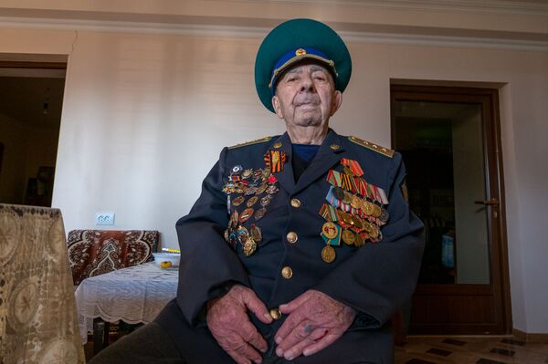 Секрет пограничника: как 93-летний Сергей Оганесян сохранил чудесную память - Sputnik Армения
