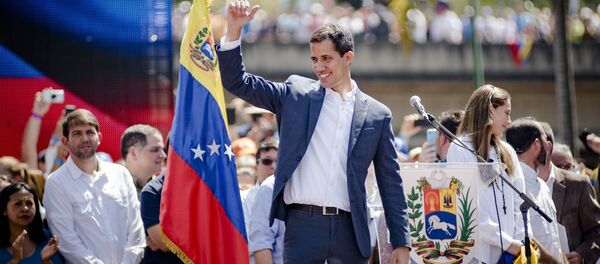 Спикер парламента Венесуэлы и лидер оппозиции Хуан Гуайдо на митинге в Каракасе (3 февраля 2019). Венесуэла - Sputnik Армения