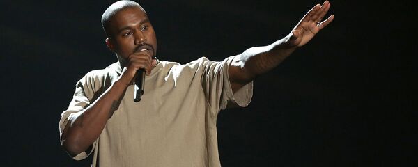 Канье Уэст принимает на Video Music Awards MTV (30 августа 2015). Лос-Анджелес Канье Уэст принимает на Video Music Awards MTV (30 августа 2015). Лос-Анджелес - Sputnik Արմենիա