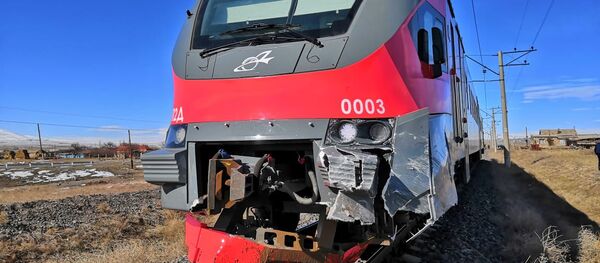 Столкнувшийся с автомобилем электропоезд ЮКЖД - Sputnik Армения