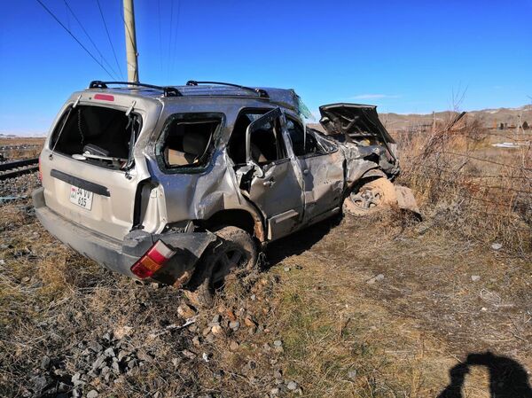 Не реагировал на сигналы: ЮКЖД пояснил столкновение электропоезда с машиной в Армении - Sputnik Армения
