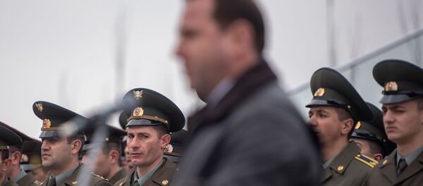 Армянские военнослужащие во время выступления министра обороны Давида Тонояна в пантеоне Ераблур (5 марта 2019). Еревaн Армянские военнослужащие во время выступления министра обороны Давида Тонояна в пантеоне Ераблур (5 марта 2019). Еревaн - Sputnik Армения