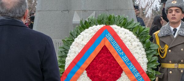 Руководство Армении посетило военный пантеон Ераблур к 60-летию Вазгена Саркисяна (5 марта 2019). Еревaн - Sputnik Արմենիա