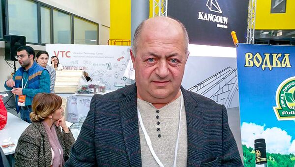 Производитель варенья и водки из сосновых шишек Александр Григорян - Sputnik Армения