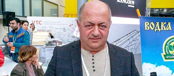 Производитель варенья и водки из сосновых шишек Александр Григорян Производитель варенья и водки из сосновых шишек Александр Григорян - Sputnik Армения