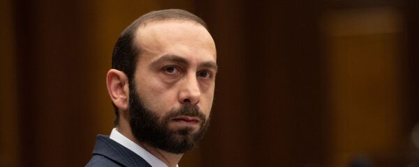 Спикер Национального собрания Арарат Мирзоян на пленарном заседании Парламента Армении (5 марта 2019). Еревaн Спикер Национального собрания Арарат Мирзоян на пленарном заседании Парламента Армении (5 марта 2019). Еревaн - Sputnik Արմենիա