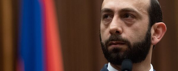 Спикер Национального собрания Арарат Мирзоян на пленарном заседании Парламента Армении (5 марта 2019). Еревaн Спикер Национального собрания Арарат Мирзоян на пленарном заседании Парламента Армении (5 марта 2019). Еревaн - Sputnik Արմենիա