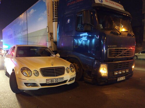 Պատահար. Բագրատունյաց պողոտայի և Արտաշիսյան փողոցի խաչմերուկում խցանում է. լուսանկարներ - Sputnik Արմենիա