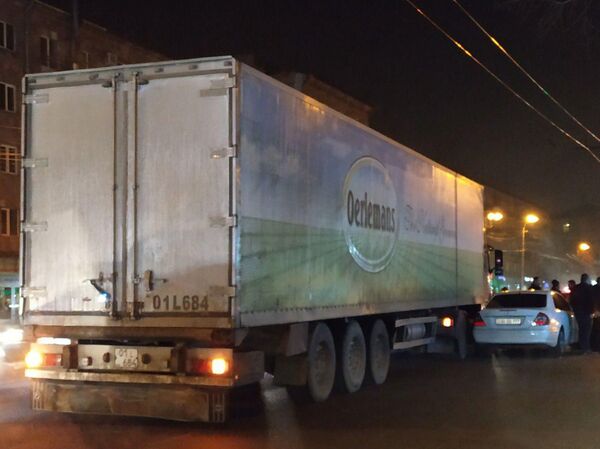 Պատահար. Բագրատունյաց պողոտայի և Արտաշիսյան փողոցի խաչմերուկում խցանում է. լուսանկարներ - Sputnik Արմենիա