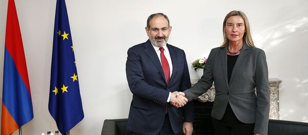 Премьер-министр Армении Никол Пашинян встретился с вице-председателем Европейской комиссии Федерикой Могерини (5 марта 2019). Брюссель - Sputnik Արմենիա