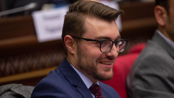 Արեն Մկրտչյան - Sputnik Արմենիա