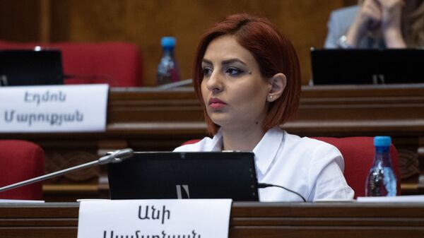 Депутат от фракции Просвещенная Армения Ани Самсонян на пленарном заседании Парламента Армении (5 марта 2019). Еревaн - Sputnik Արմենիա