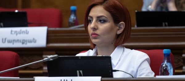 Депутат от фракции Просвещенная Армения Ани Самсонян на пленарном заседании Парламента Армении (5 марта 2019). Еревaн Депутат от фракции Просвещенная Армения Ани Самсонян на пленарном заседании Парламента Армении (5 марта 2019). Еревaн - Sputnik Արմենիա