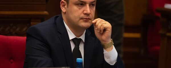Депутат от фракции Процветающая Армения Тигран Уриханян на пленарном заседании Парламента Армении (5 марта 2019). Еревaн - Sputnik Армения