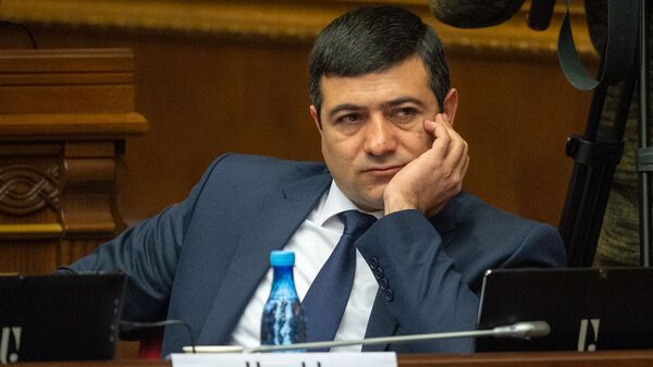 Депутат от фракции Просвещенная Армения Сарик Минасян на пленарном заседании Парламента Армении (5 марта 2019). Еревaн - Sputnik Армения