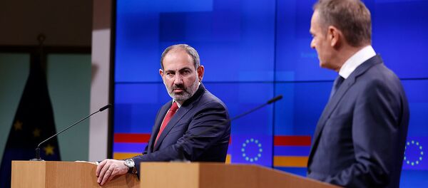 Премьер-министр Армении Никол Пашинян встретился с председателем Европейского совета Дональдом Туском (5 марта 2018). Брюссель - Sputnik Армения