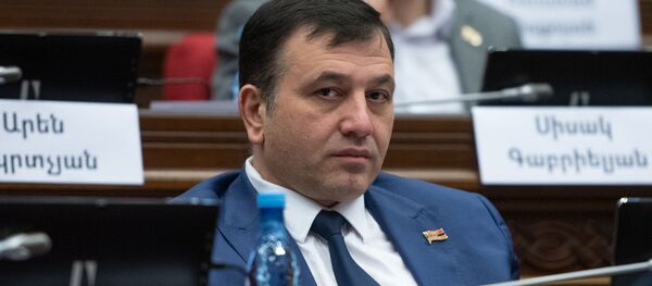 Депутат от фракции Мой Шаг Николай Багдасарян на пленарном заседании Парламента Армении (5 марта 2019). Еревaн Депутат от фракции Мой Шаг Николай Багдасарян на пленарном заседании Парламента Армении (5 марта 2019). Еревaн - Sputnik Արմենիա