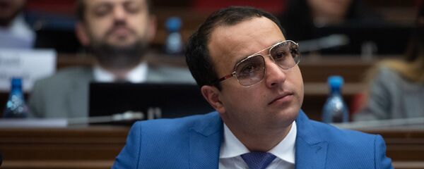 Депутат от фракции Мой Шаг Айк Саркисян на пленарном заседании Парламента Армении (5 марта 2019). Еревaн - Sputnik Արմենիա
