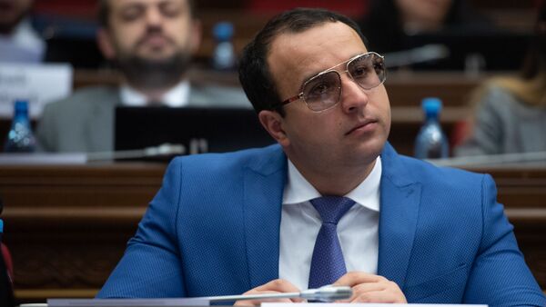 Депутат от фракции Мой Шаг Айк Саркисян на пленарном заседании Парламента Армении (5 марта 2019). Еревaн - Sputnik Армения