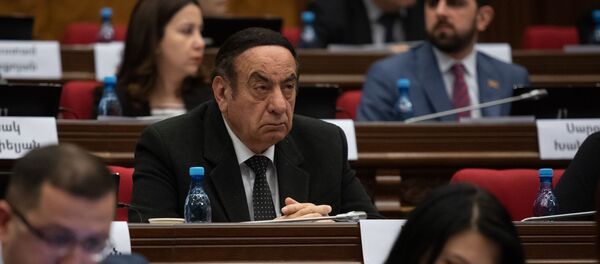 Депутат от фракции Мой Шаг Князь Гасанов на пленарном заседании Парламента Армении (5 марта 2019). Еревaн - Sputnik Արմենիա