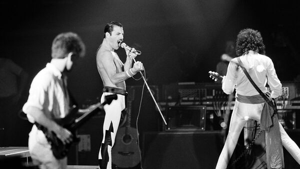 Фредди Меркьюри и рок-группа Queen во время концерта в Palais Omnisports de Paris Bercy (18 сентября 1984). Париж - Sputnik Արմենիա