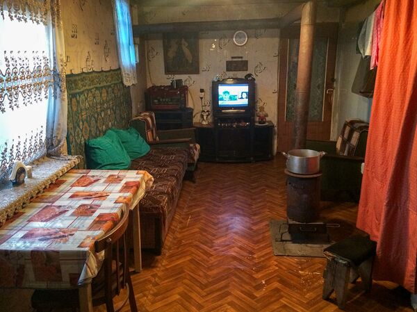 Дом, которого нет: что довело до отчаянья семью из Гюмри, ютившуюся во времянке - Sputnik Армения