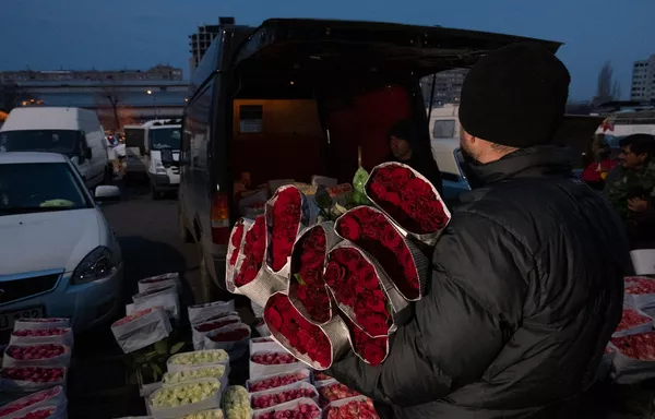 Отмененный женский месяц: как цветочный бизнес в Армении вдруг оказался без барыша Отмененный женский месяц: как цветочный бизнес в Армении вдруг оказался без барыша - Sputnik Армения
