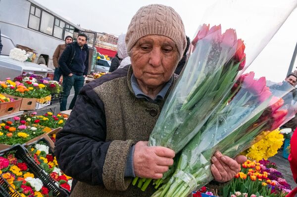 Скрытые миллионеры и демпинг: чем живет цветочный рынок Армении Скрытые миллионеры и демпинг: чем живет цветочный рынок Армении - Sputnik Армения