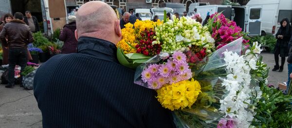 Оптовый покупатель цветов на цветочном рынке, Еревaн Оптовый покупатель цветов на цветочном рынке, Еревaн - Sputnik Армения