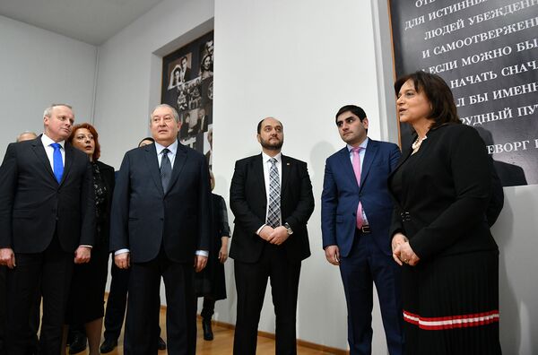 Երբ գամ Մոսկվա, կհանդիպենք. Նախագահը հենց միջոցառման ժամանակ խոսեց Գոհար Վարդանյանի հետ Երբ գամ Մոսկվա, կհանդիպենք. Նախագահը հենց միջոցառման ժամանակ խոսեց Գոհար Վարդանյանի հետ - Sputnik Արմենիա