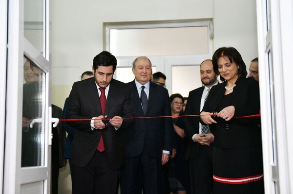 Երբ գամ Մոսկվա, կհանդիպենք. Նախագահը հենց միջոցառման ժամանակ խոսեց Գոհար Վարդանյանի հետ Երբ գամ Մոսկվա, կհանդիպենք. Նախագահը հենց միջոցառման ժամանակ խոսեց Գոհար Վարդանյանի հետ - Sputnik Արմենիա