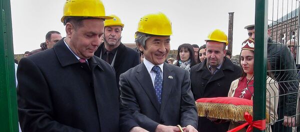 Чрезвычайный и полномочный посол Японии в Армении Джун Ямада на открытии солнечной станции (Photovoltaic station) в общине Азатан (7 марта 2019). Ширак Чрезвычайный и полномочный посол Японии в Армении Джун Ямада на открытии солнечной станции (Photovoltaic station) в общине Азатан (7 марта 2019). Ширак - Sputnik Արմենիա