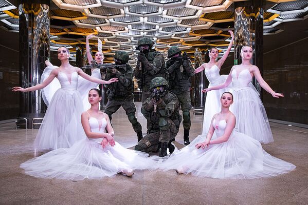 Фотосессия контрактников ЦВО и танцовщиц Лаборатории Танца - Sputnik Армения