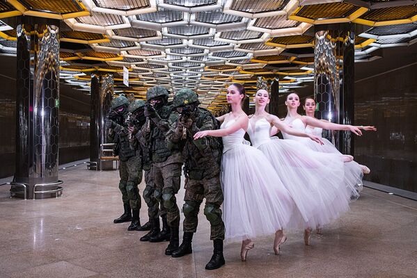 Фотосессия контрактников ЦВО и танцовщиц Лаборатории Танца - Sputnik Армения