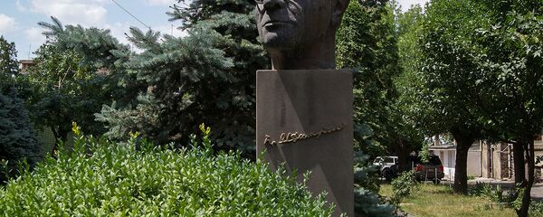 Бюст Грачьи Ачаряна - Sputnik Արմենիա