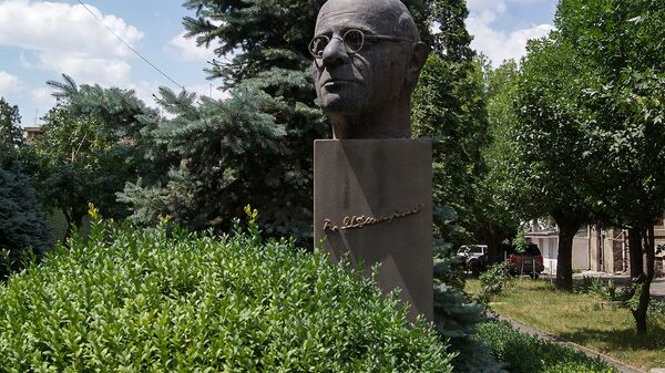 Бюст Грачьи Ачаряна - Sputnik Армения