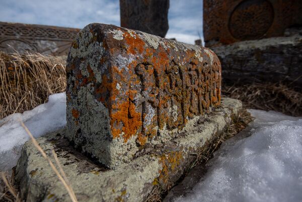 Прогулка по кладбищу в Норатусе: какие секреты хранят армянские надгробия разных эпох - Sputnik Армения