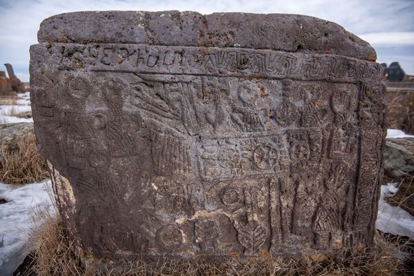 Прогулка по кладбищу в Норатусе: какие секреты хранят армянские надгробия разных эпох - Sputnik Армения