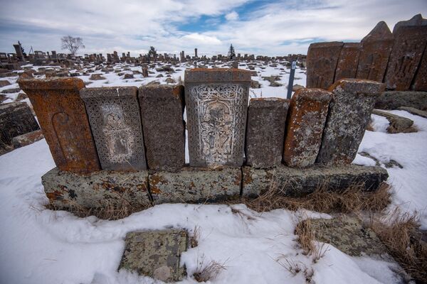 Ի՞նչ են պատմում տապանաքարերը, կամ տարբեր ժամանակների գերեզմանաքարերի պահած գաղտնքիները - Sputnik Արմենիա