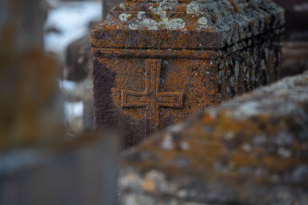 Прогулка по кладбищу в Норатусе: какие секреты хранят армянские надгробия разных эпох - Sputnik Армения