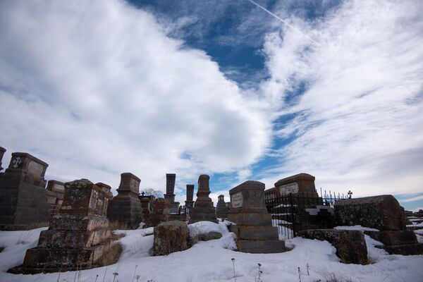 Прогулка по кладбищу в Норатусе: какие секреты хранят армянские надгробия разных эпох - Sputnik Армения