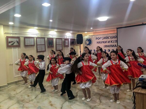 Այրված խրտվիլակ, չաստուշկա և բլիթներ. ինչպես Գյումրիում նշեցին ռուսական Բարեկենդանը  - Sputnik Արմենիա