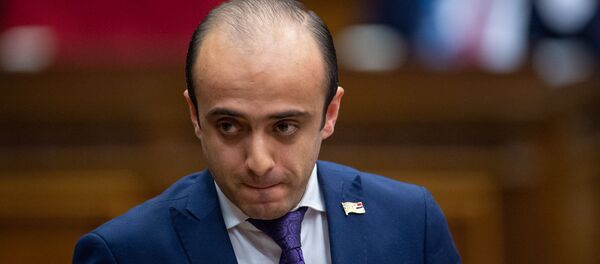 Депутат от фракции “Просвещенная Армения Тарон Симонян на пленарном заседании Парламента Армении (5 марта 2019). Еревaн - Sputnik Արմենիա