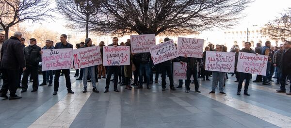 Акция протеста сотрудников завода по производству газированных напитков перед Домом правительства (11 марта 2019). Еревaн - Sputnik Армения