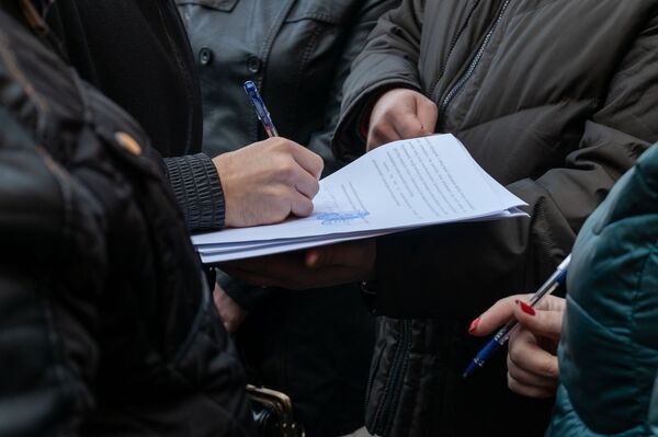 Мы останемся без работы: госпошлины для ломбардов и обменников хотят увеличить в 60 раз Мы останемся без работы: госпошлины для ломбардов и обменников хотят увеличить в 60 раз - Sputnik Армения