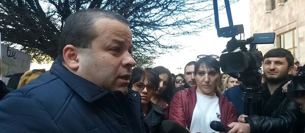 Գազավորված ըմպելիք արտադրողները բողոքի ակցիա իրականացրին կառավարության շենքի առջև - Sputnik Արմենիա