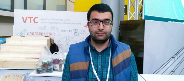 Пчеловод из Алаверди Виген Мнацаканян - Sputnik Армения